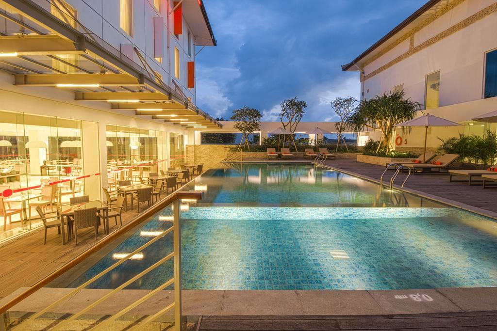 Harris Hotel And Conventions Dempassar Exterior foto