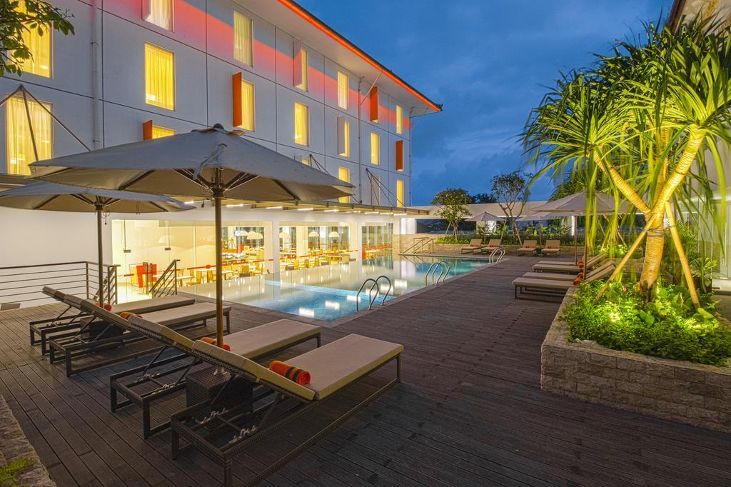 Harris Hotel And Conventions Dempassar Exterior foto