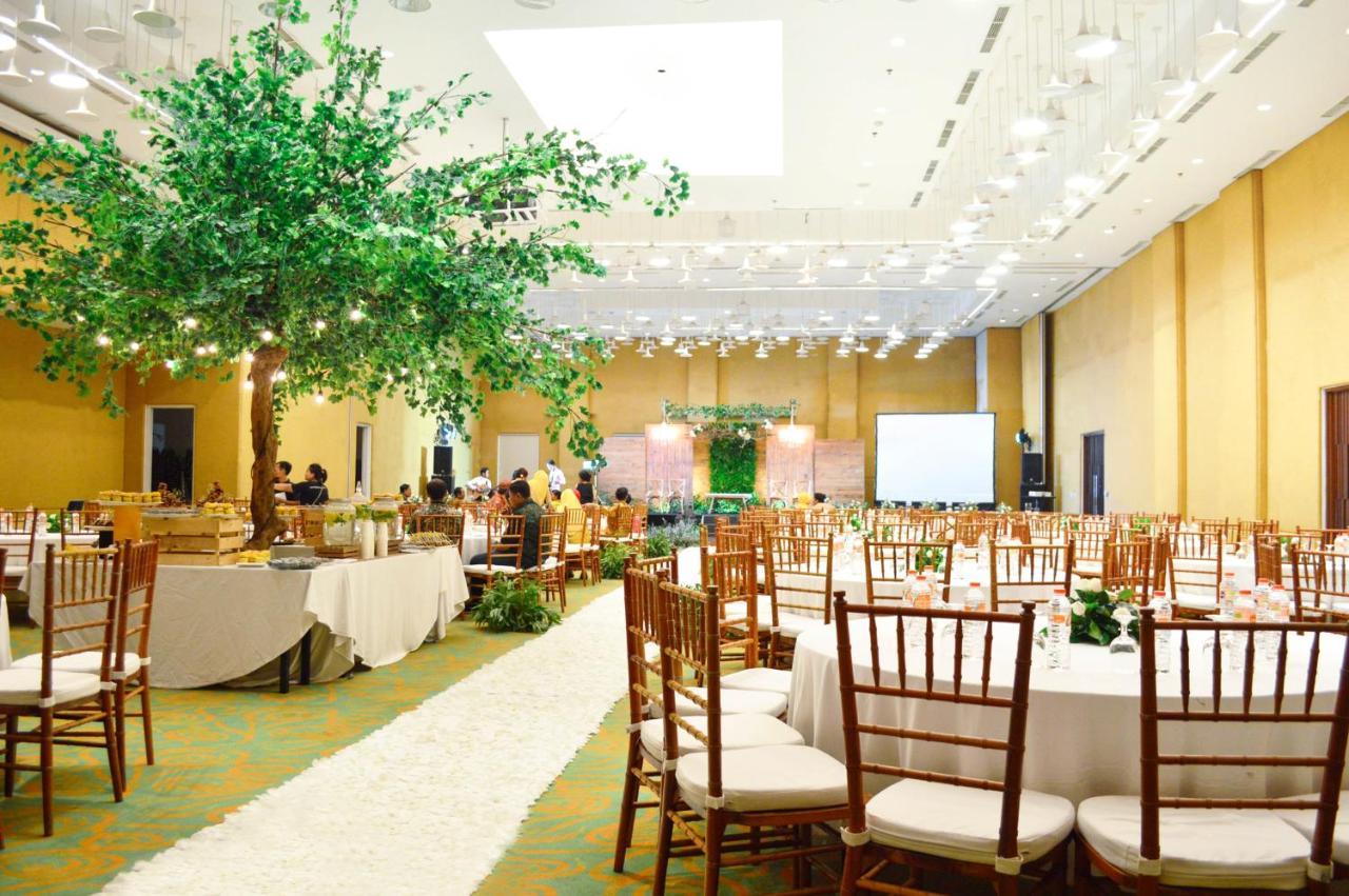 Harris Hotel And Conventions Dempassar Exterior foto
