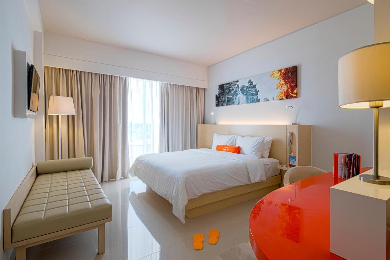 Harris Hotel And Conventions Dempassar Exterior foto