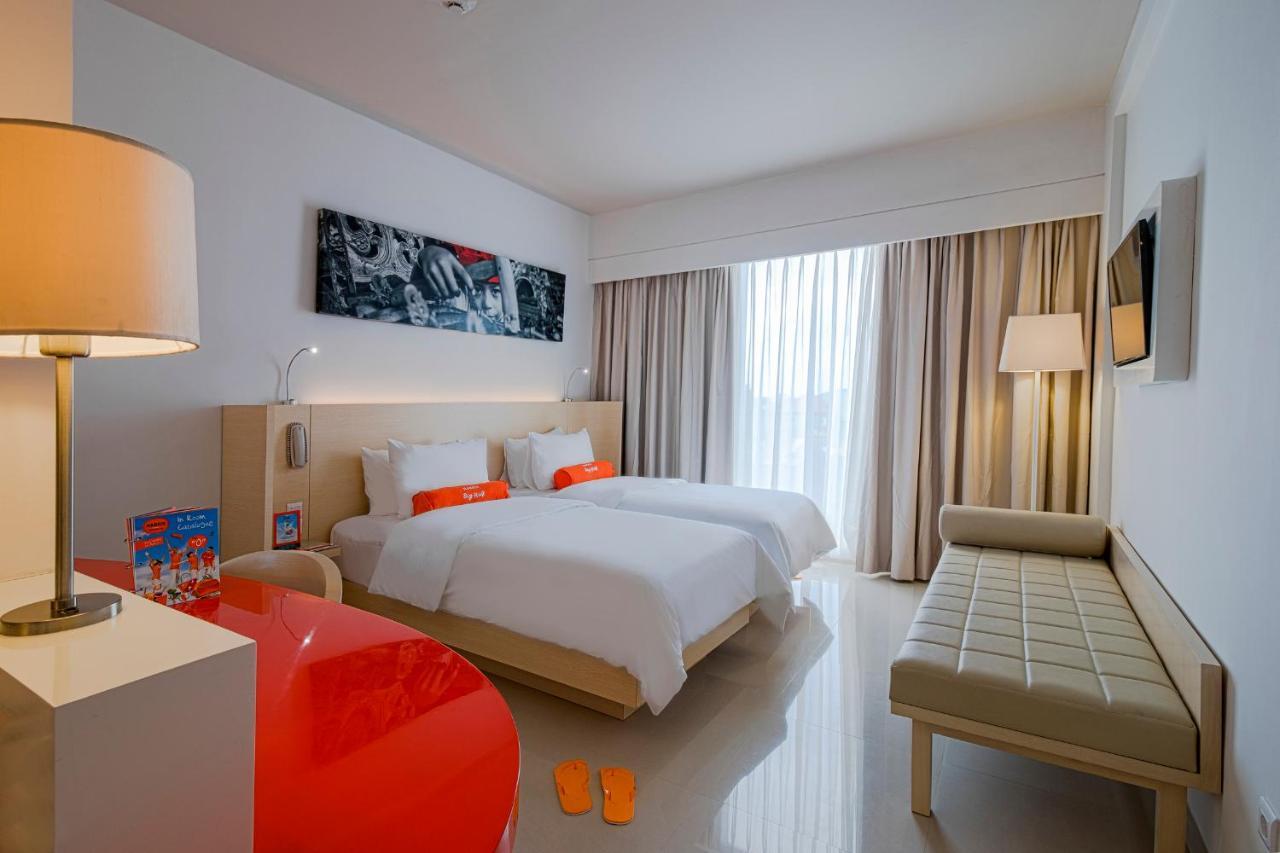 Harris Hotel And Conventions Dempassar Exterior foto